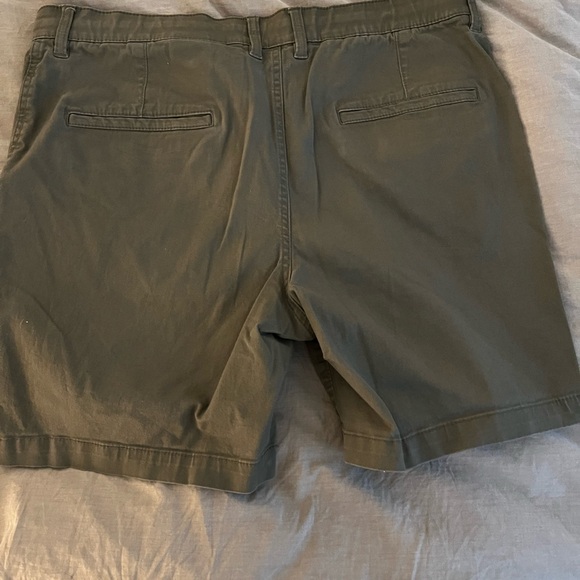 H&M Men’s Slim Fit Stretch Short, Olive, Size Large - Picture 2 of 2